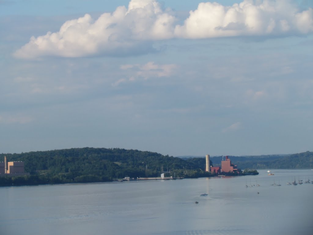 View of the north Hudson River from the I-84 Newburg Beacon Bridge