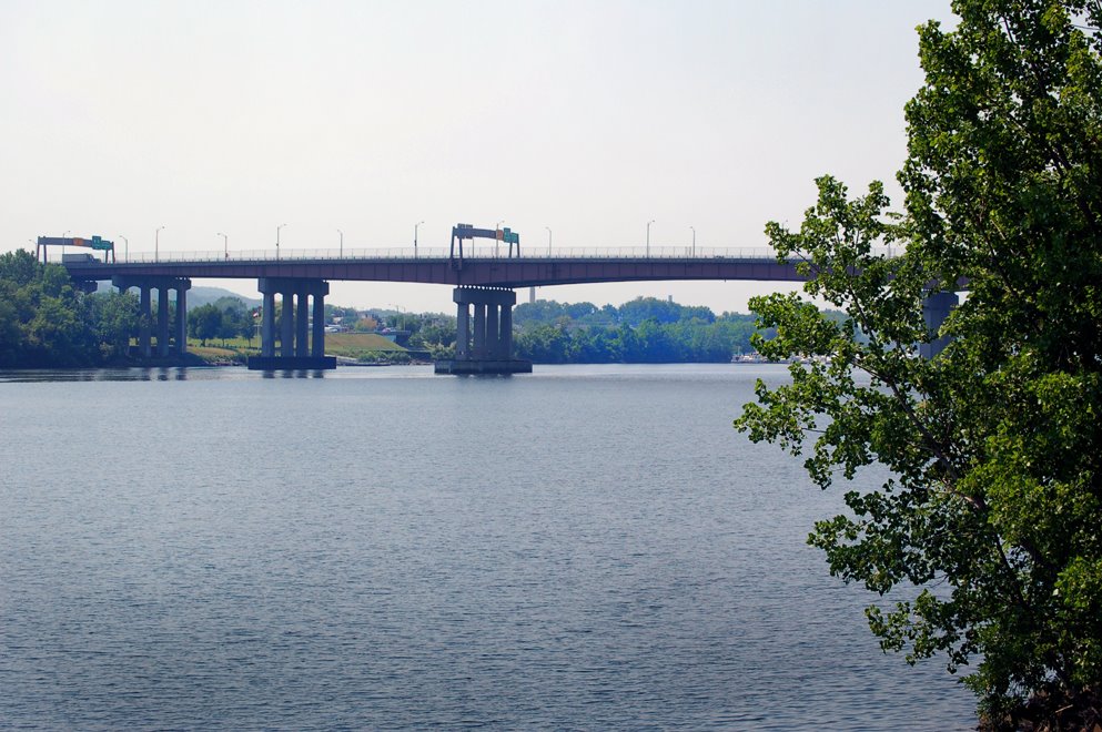 Dunn Memorial Bridge over the Hudson River from Albany looking South