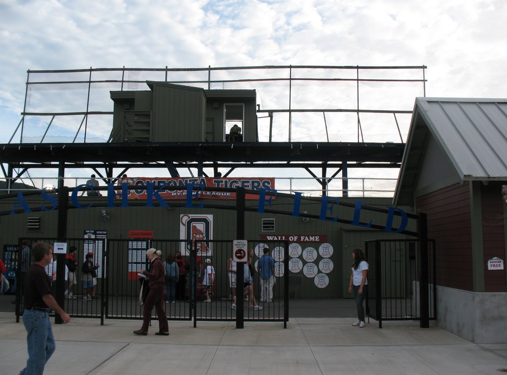 Outside Damaschke Field
