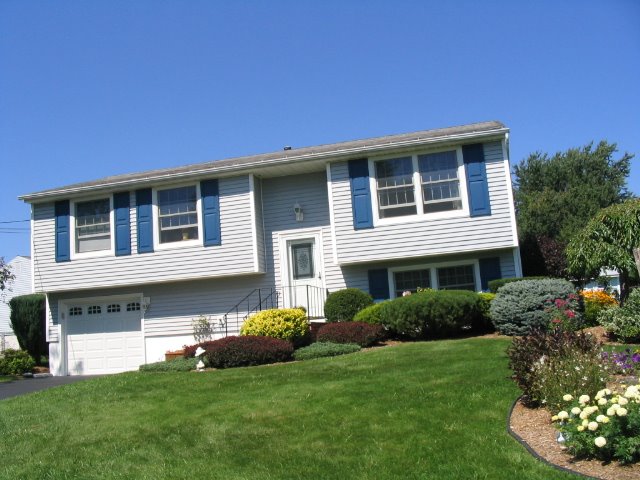 Older subdivision in Clay
