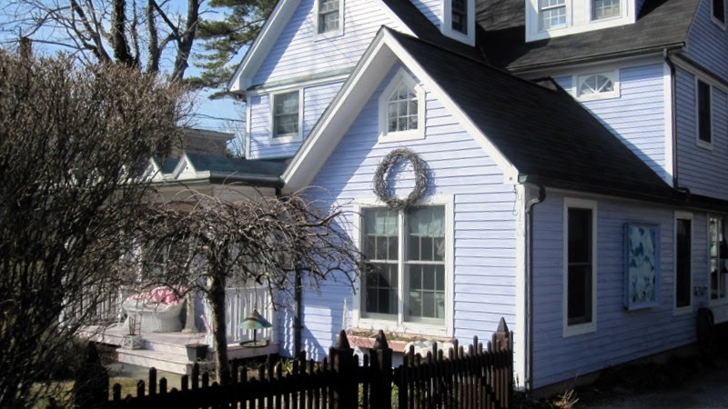 Folk Art house..Belle Terre Rd.