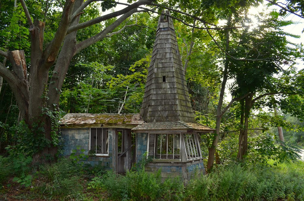 Witches Hat in Aquebogue