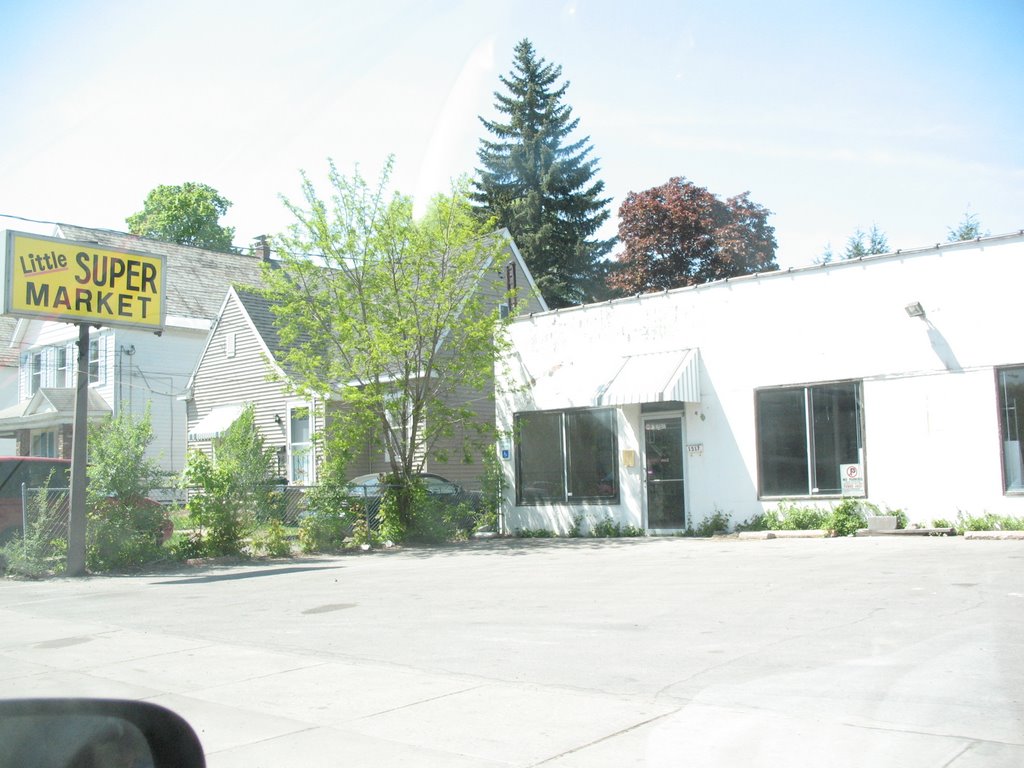 Little closed Super Market