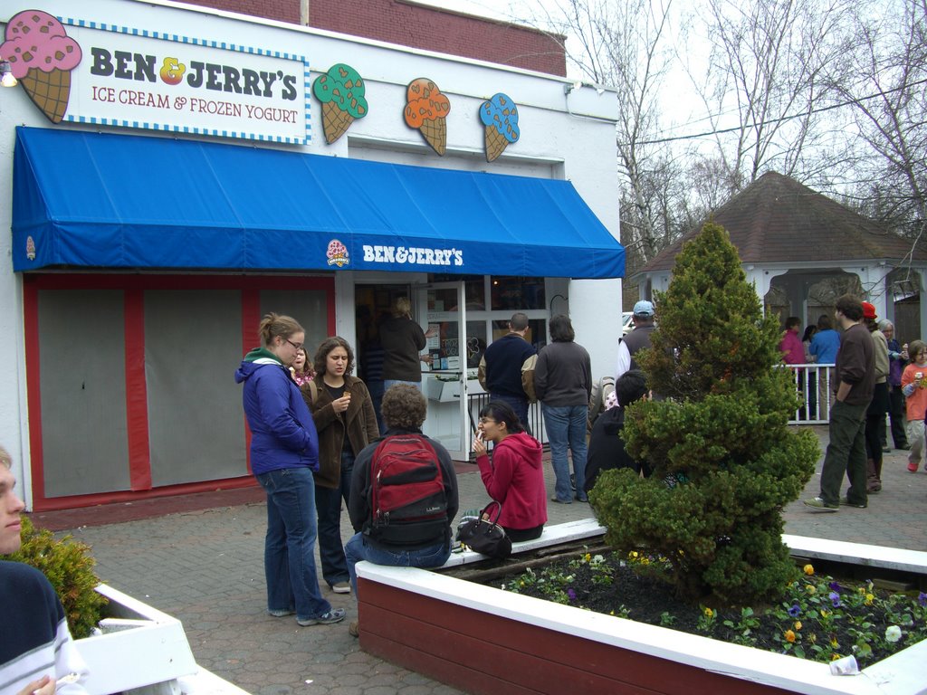 Free Ice Cream Day in Saratoga Springs, NY 4-2009