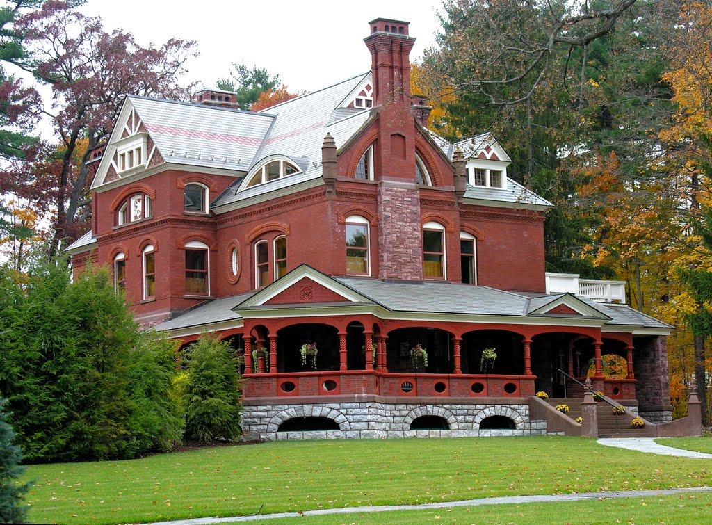 795 North Broadway