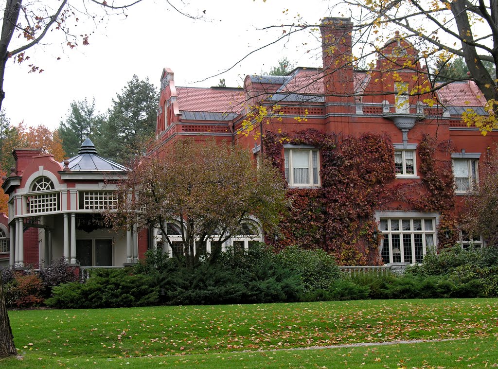 779 North Broadway