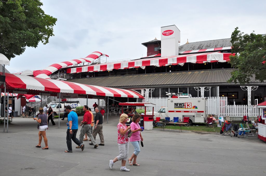 Saratoga Red & White