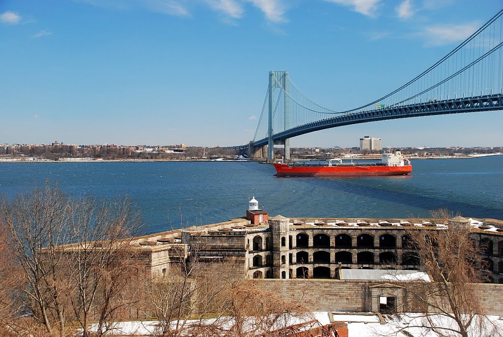 2010-02-20 Fort Weed and Verrazano Narrows Bridge with a Fright ship