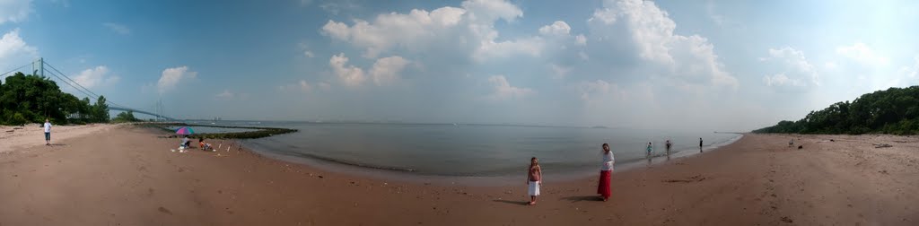 Beach at Verrazano Narrows Bridge (Panorama)