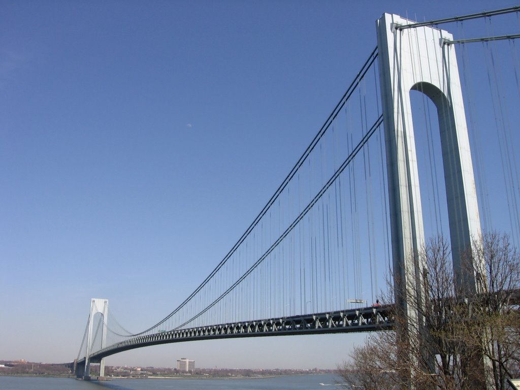 The Verrazano Narrows Bridge links Staten Island and Brooklyn [001865]