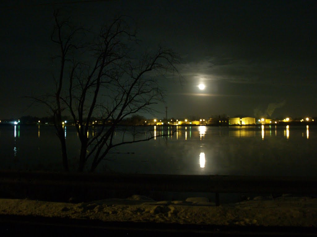 Winter Solstice Moon on Niagara River