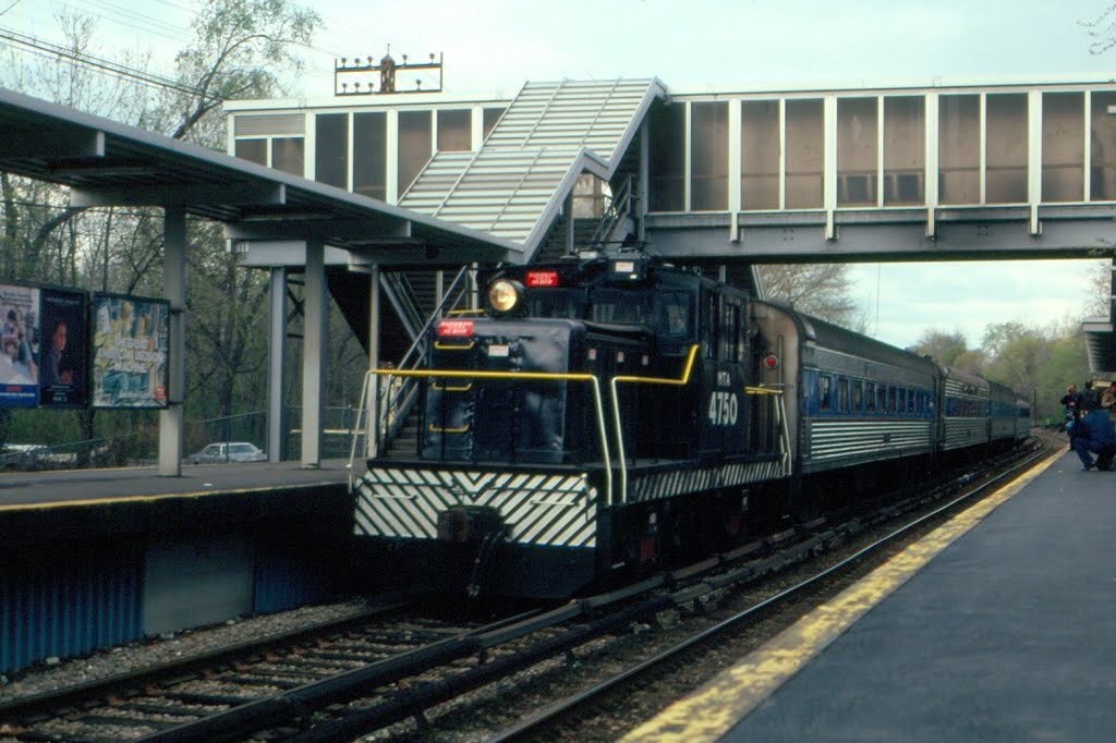 Metropolitan Transit Authority Railfan Extra led by, Ex New York Central Railroad, GE E10B Electric Locomotive No. 4750 at North White Plains, NY