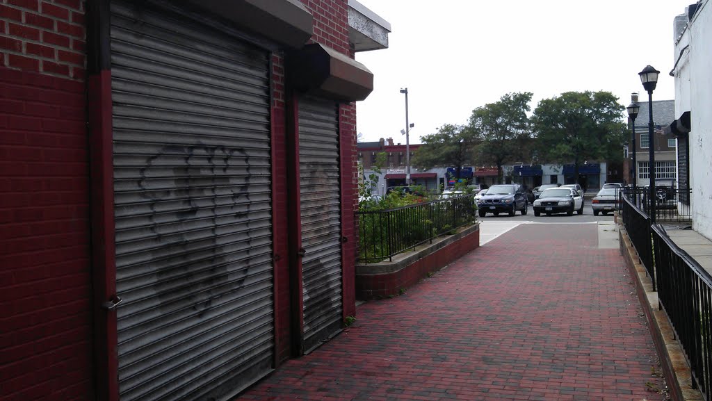 Path between South main street and church street to public parking lot