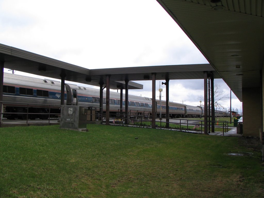 Lake Shore Limited at Buffalo-Depew Amshack