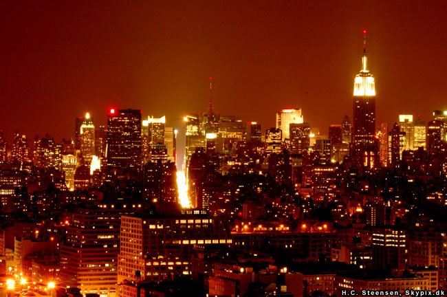 Looking up Manhattan from the west side, by night