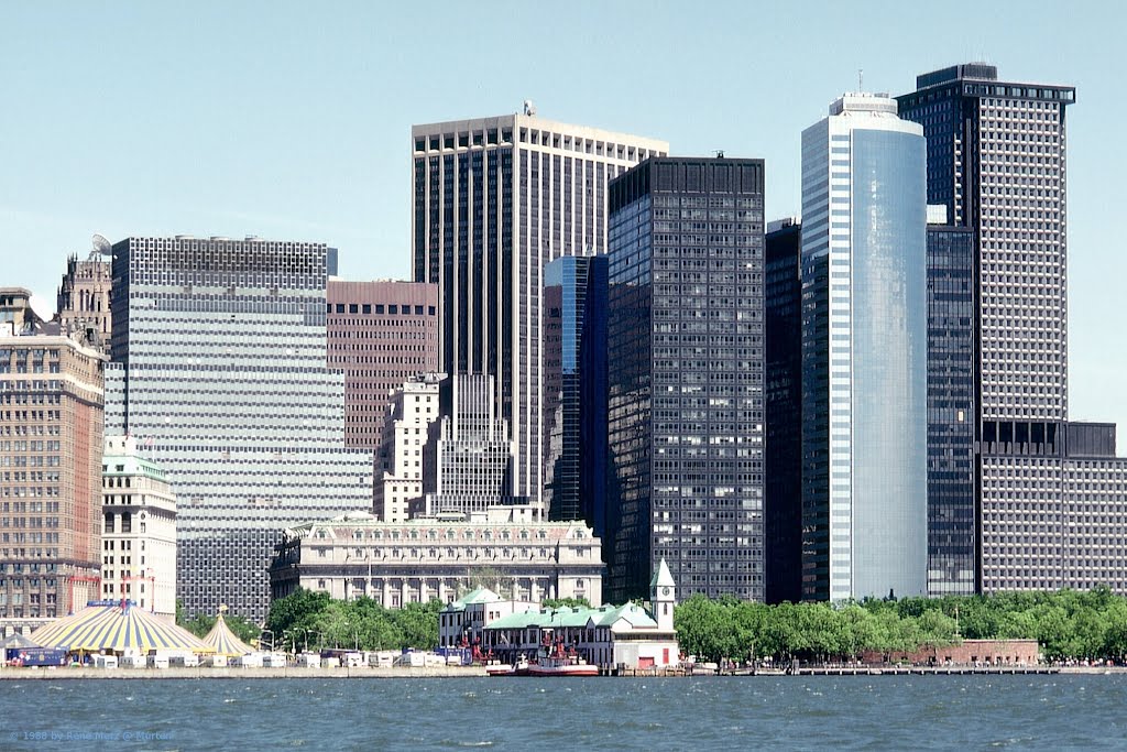 New York, Manhattans modern and old Buildings