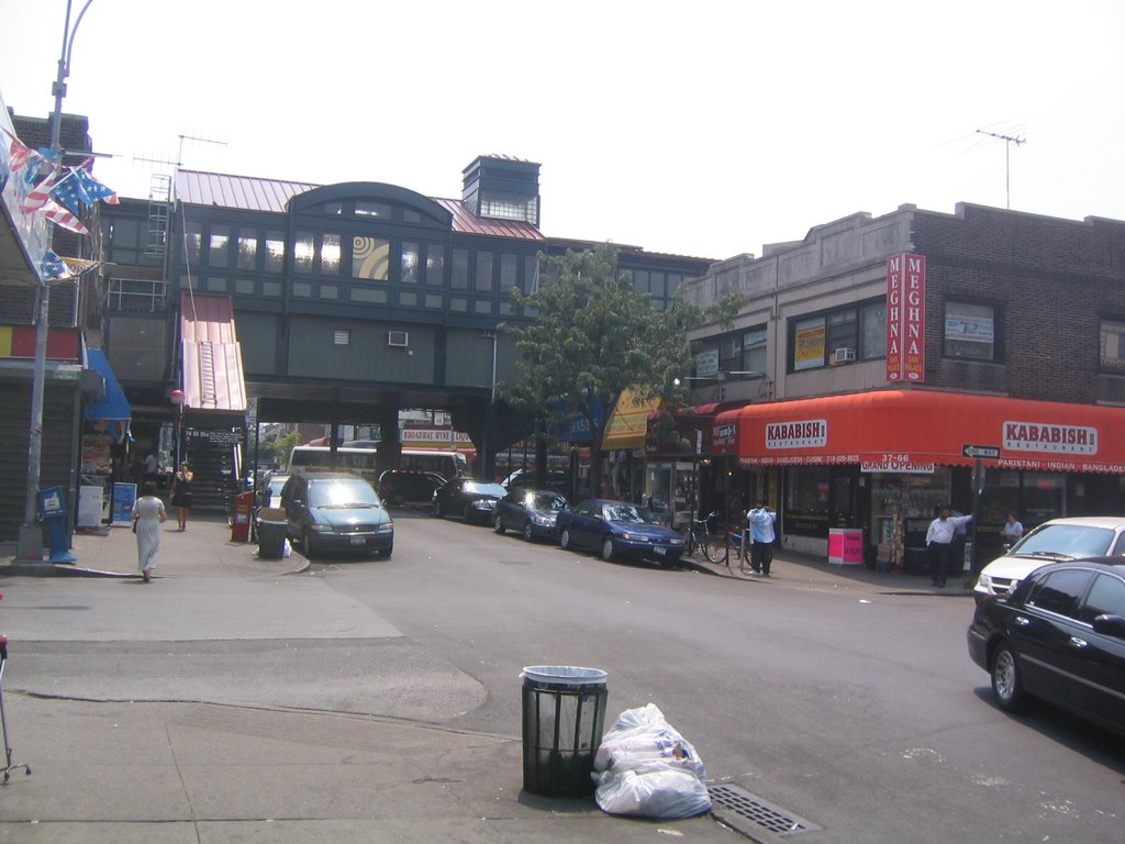 Roosevelt ave - 74th street 7 train station