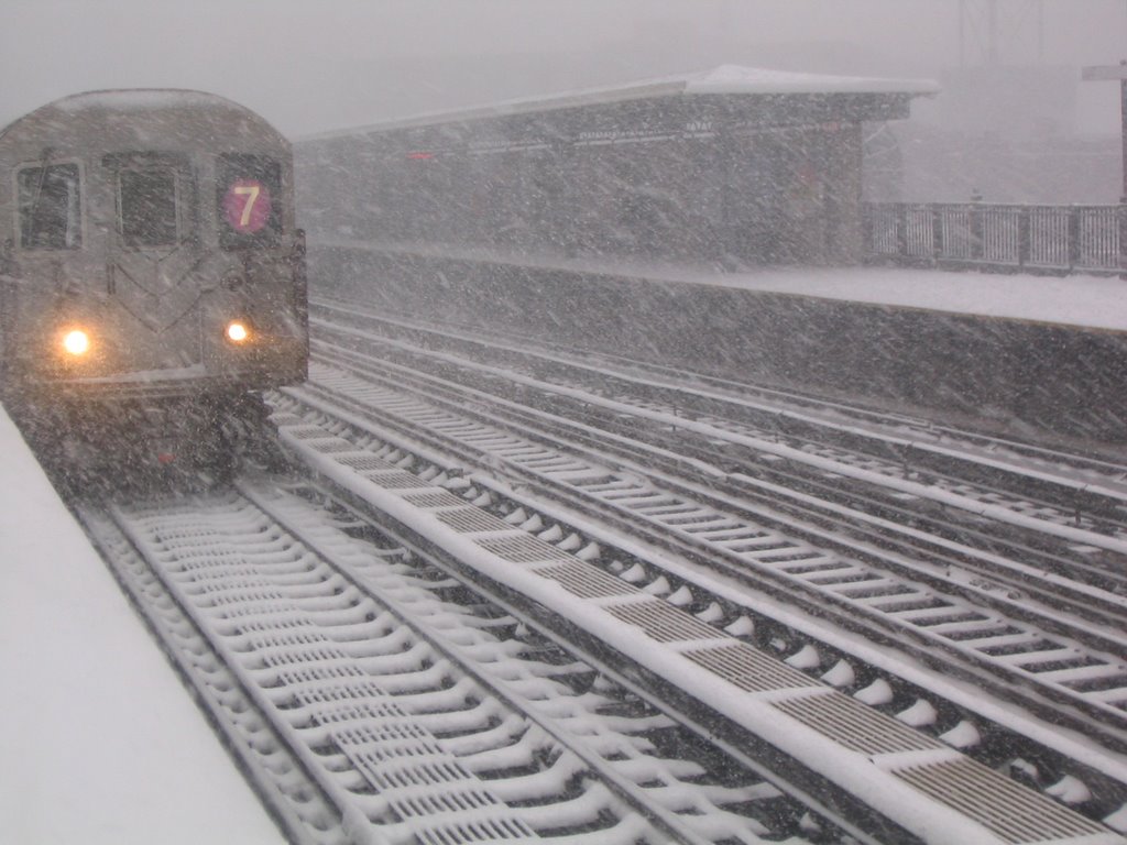 7 train at 82nd street station, Jackson Heights