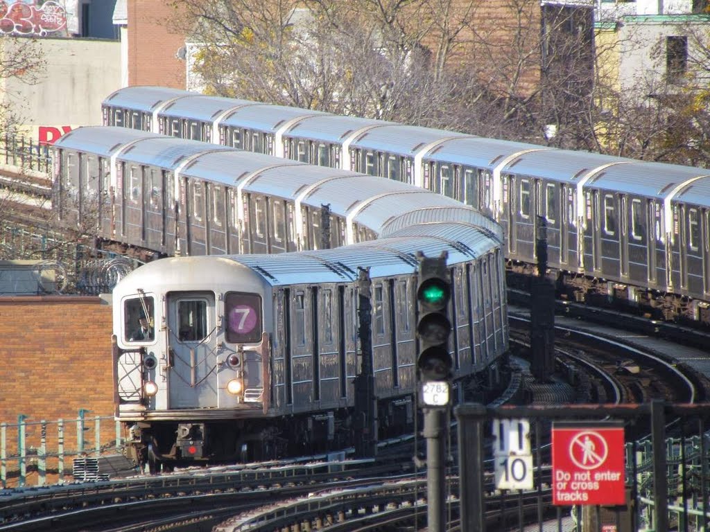 Woodside Station, Subway 7