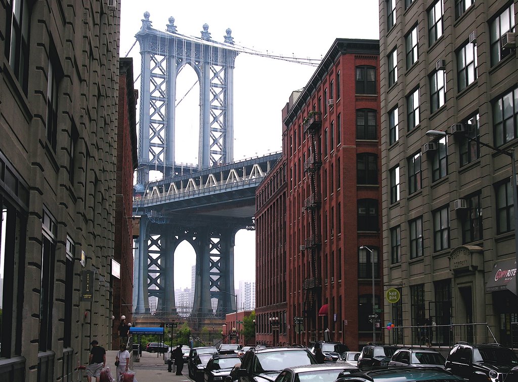 dumbo (view of manhattan bridge)