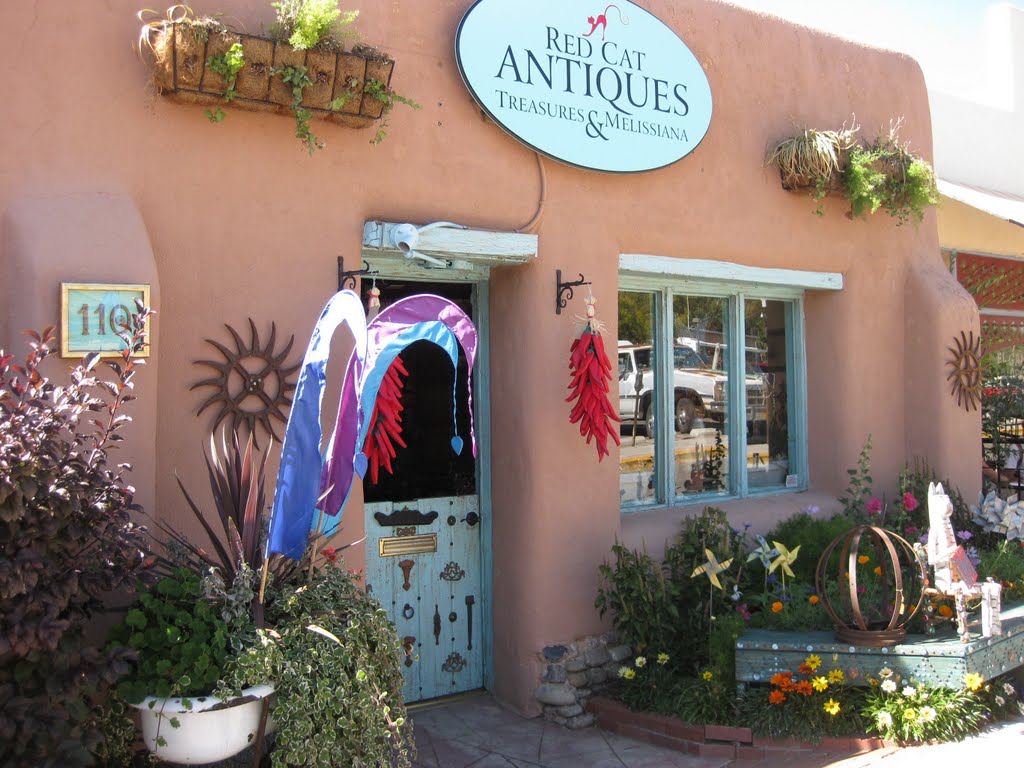 Taos, Red Cat antiques