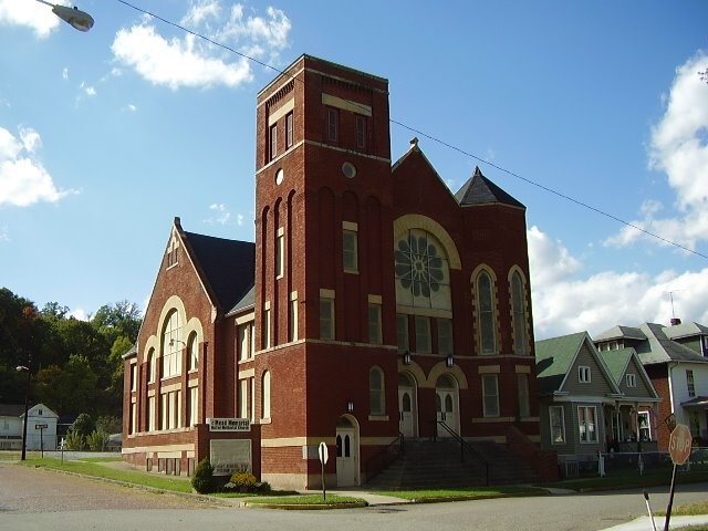 Mead Memorial Church in Russell
