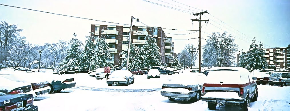 Snowy Riverpark Towers Building 33