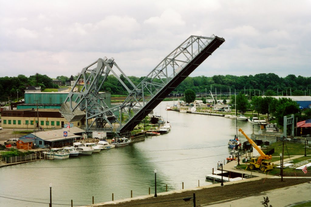 Ashtabula Lift Bridge over the Ashtabula River, W 5th Street, Ashtabula, OH