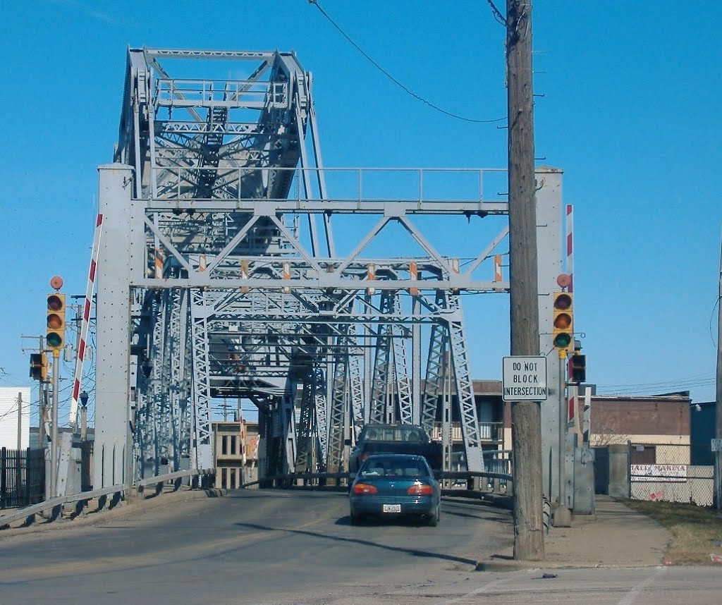Ashtabula Lift Bridge street view in 2006