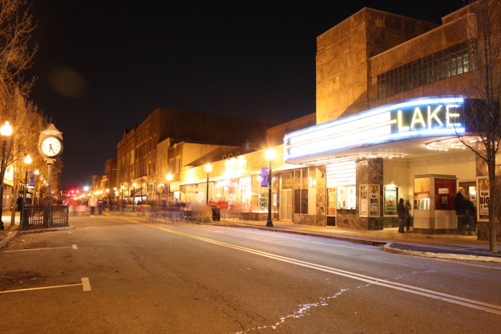 Lake Cinemas 8 - Tuscarawas Avenue - Barberton, Ohio - Chris Stahl