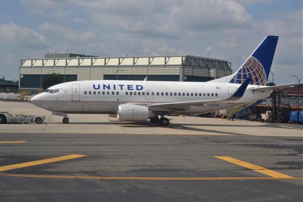 United 737