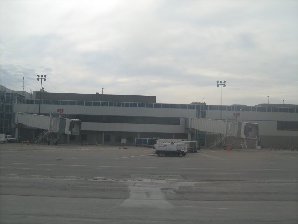 delta gates at cmh