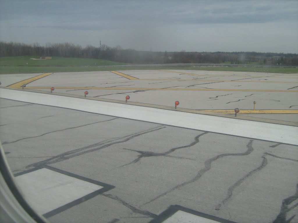 taxiing on runway 26"