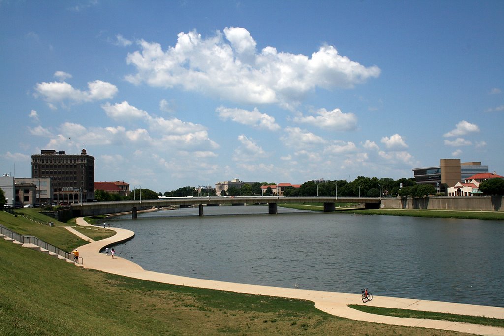 Great Miami River, Dayton, Ohio (near RiverScape MetroPark)