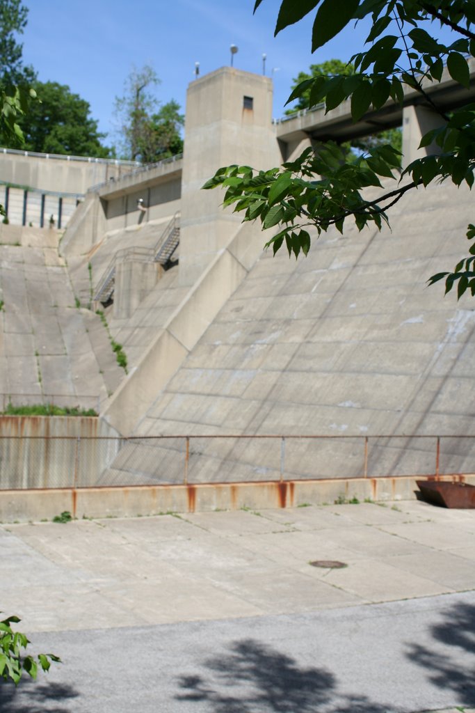 Flood control dam