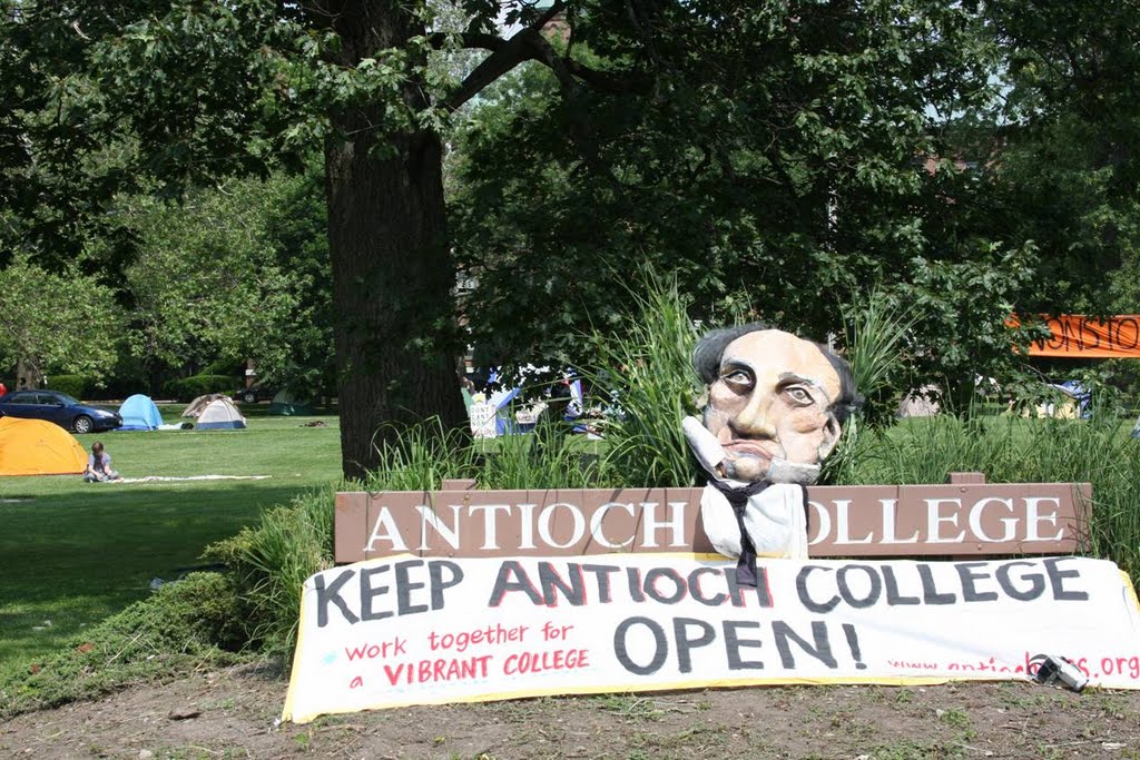 Antioch: Protests against closing