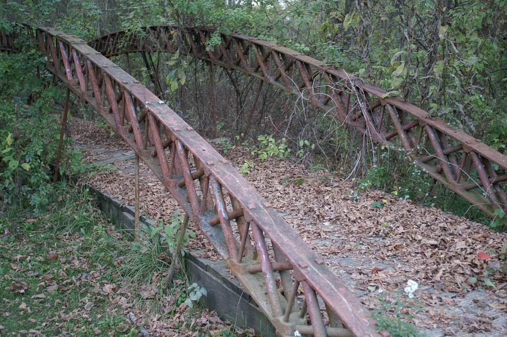 Canal Fulton Bridge in park