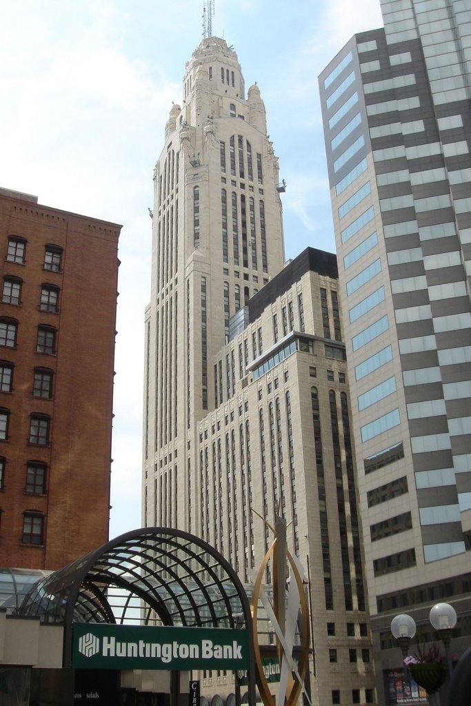 A beautiful white building