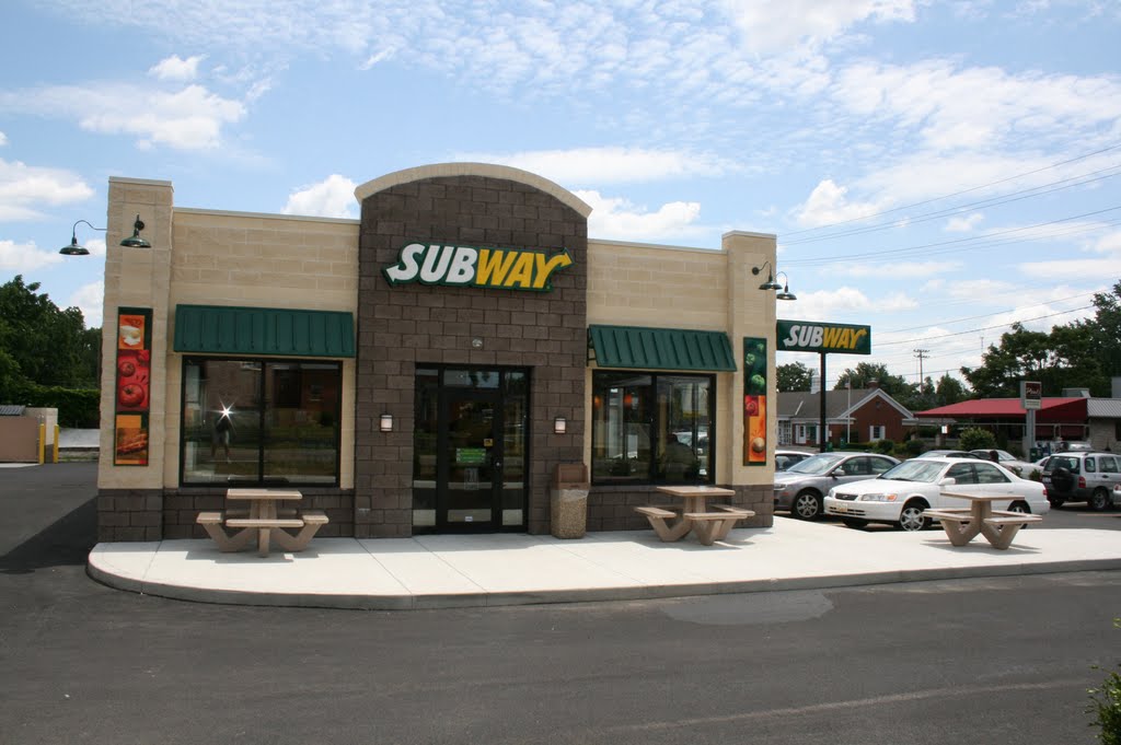 Subway Fifth Ave, from the west