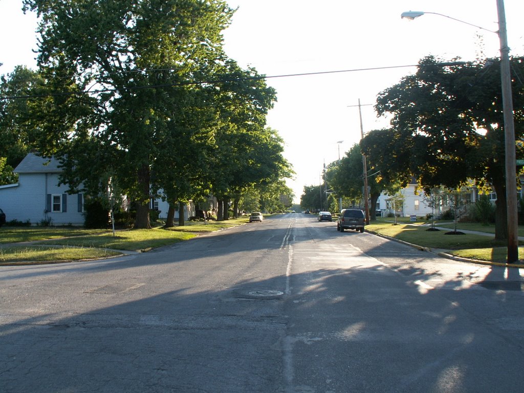 2nd Street Looking West