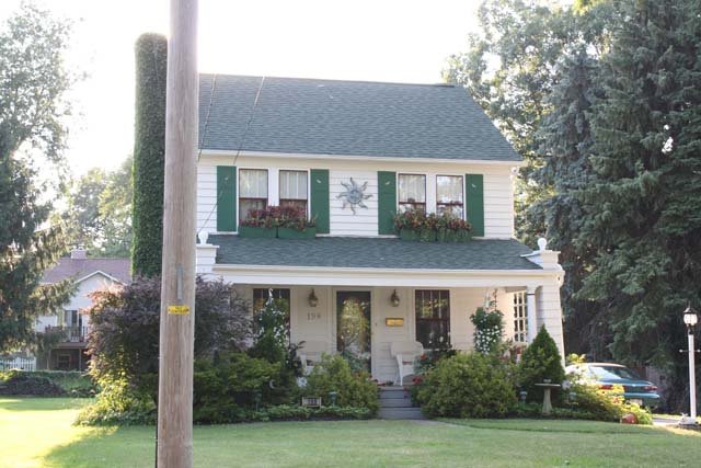 198 Hawk Ave 44312