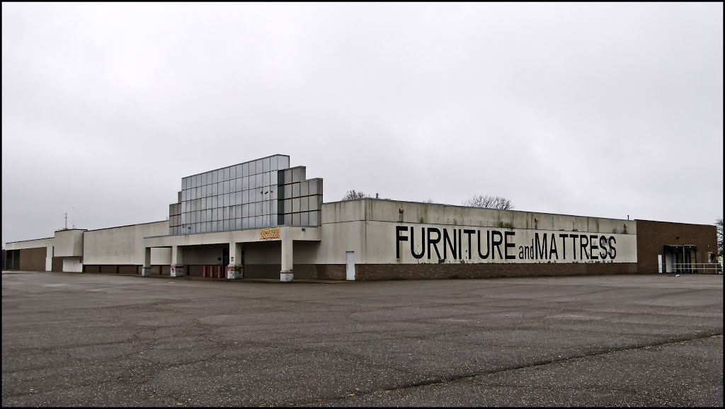 Mattress Warehouse Front and Side
