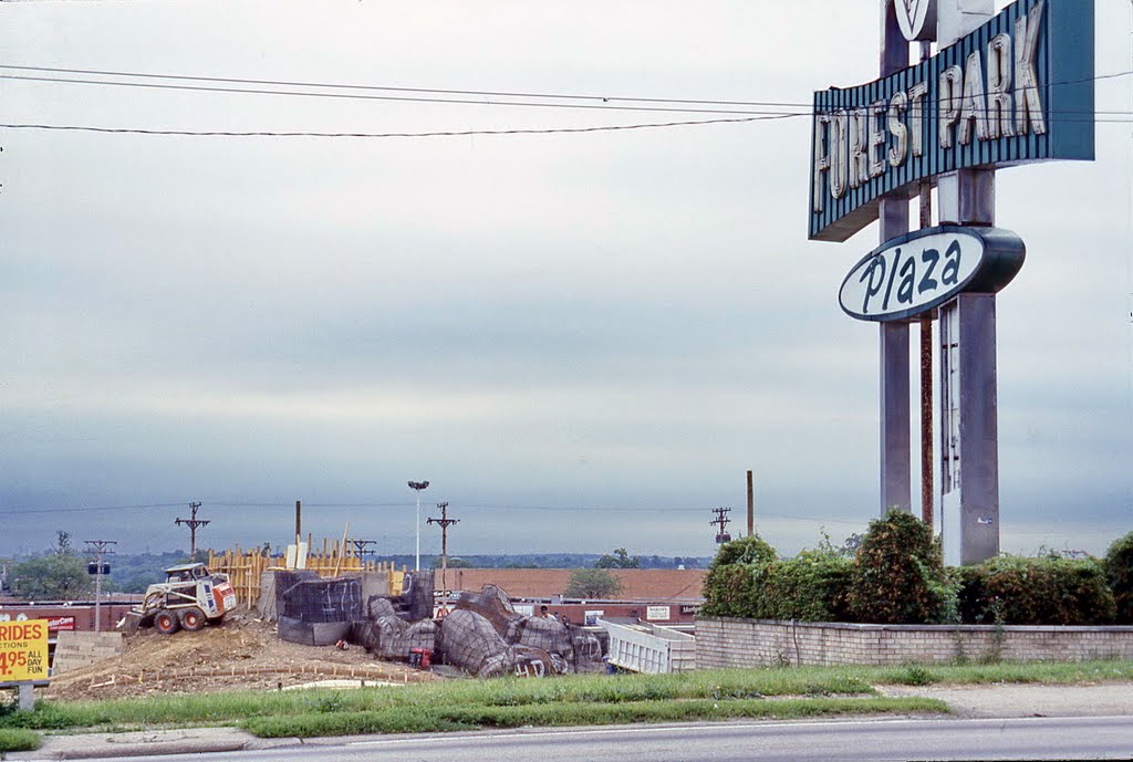 1986 Shiloh, OH, USA - Forest Park Plaza - Adventure Golf construction