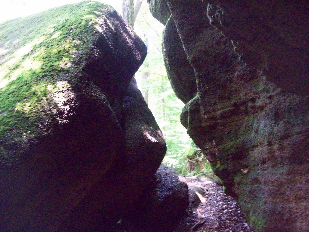 Close passage in Nelsons Ledges
