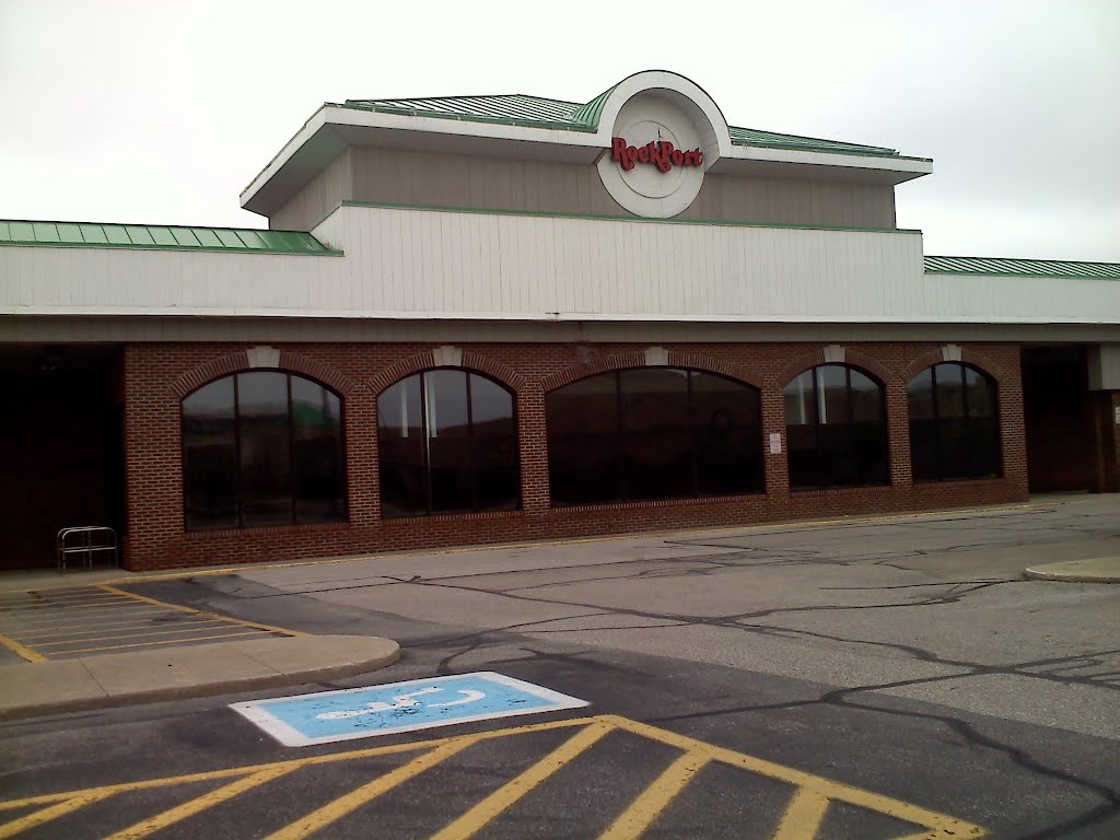Former Rini-Rego at the Rockport Shopping Center (Rocky River, Ohio)