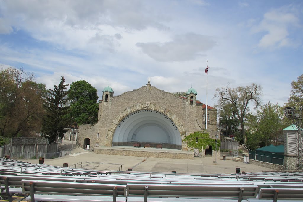 Empty amphitheater in Toledo Zoo