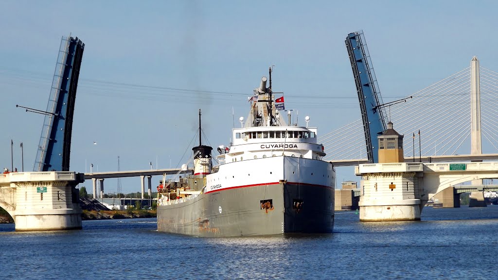 Freighter Maumee River Toledo