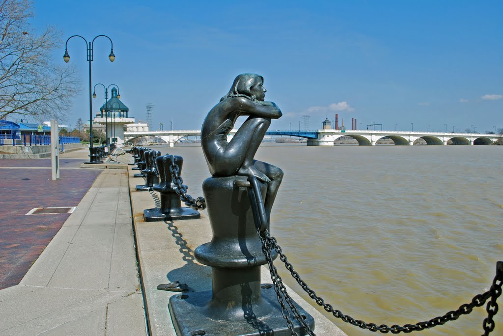 Statue on the north side of Maumee river in downtown Toledo
