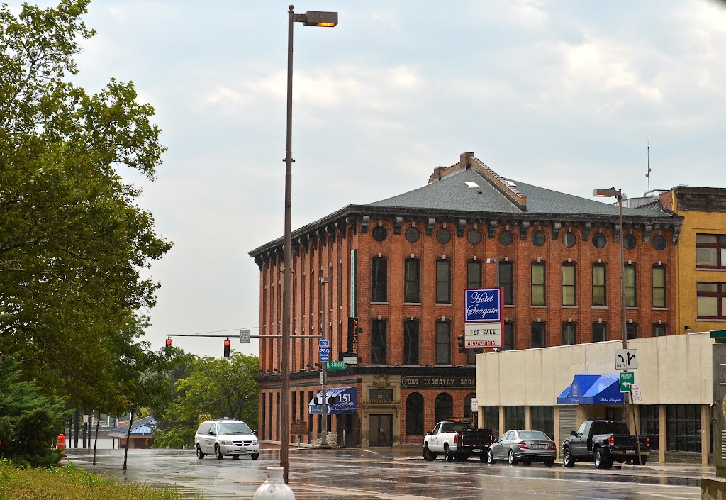 Fort Industry Square