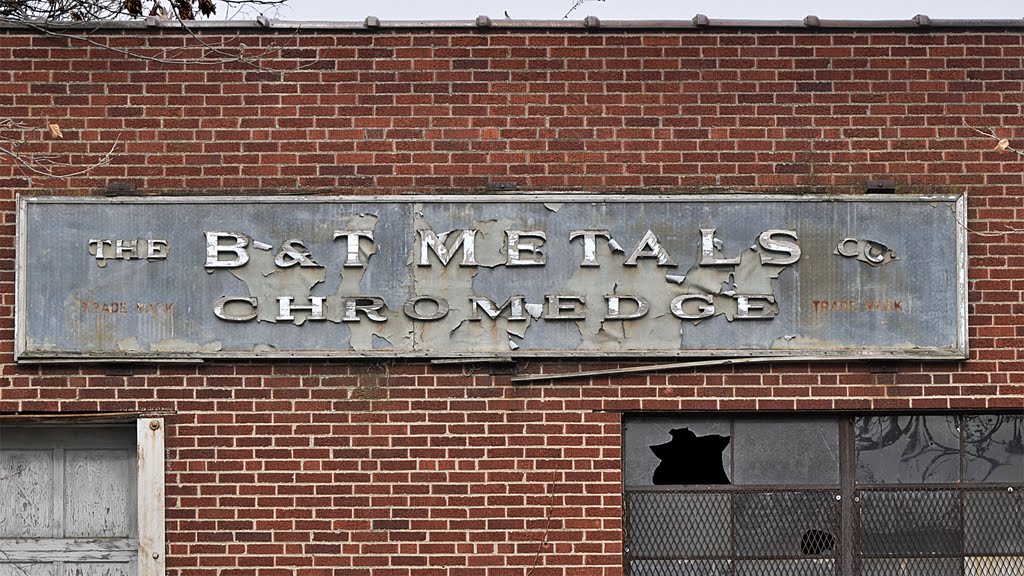 B&T Metals Chromedge sign